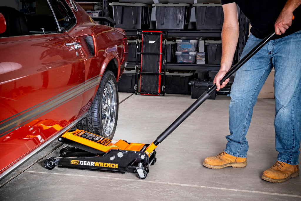 3.5 Ton Low Profile Floor Jack Z978983